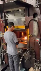 Hot forging press Eumuco SP 100 - 1000 ton (ID: 76338) - Dabrox.com