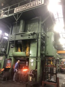 Screw press Weingarten PSH 4 — 560 — 5300 ton
