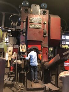Hot forging press Manzoni SR1000 — 1000 ton