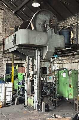 Friction screw press Hasenclever FPRN 250 — 630 ton (Photo 1)