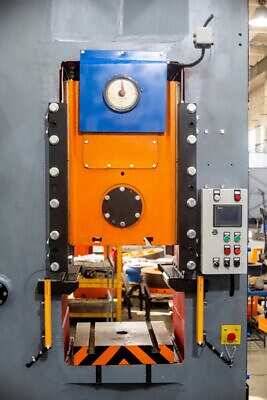 Knuckle joint press Barnaul KB8336 — 400 ton (Photo 1)