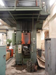 Friction screw press Vaccari 10PS — 650 ton