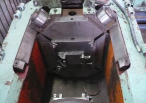 Hydraulic press P7640 — 1000 ton