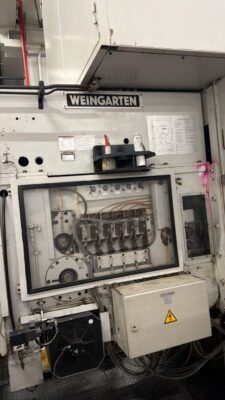Decoiler straightening machine Muller Weingarten UWR 60 (Photo 1)