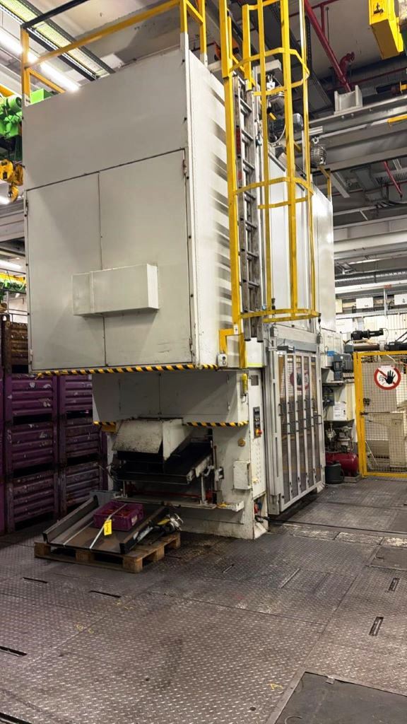Stamping press Muller Weingarten HU 2.250 — 250 ton