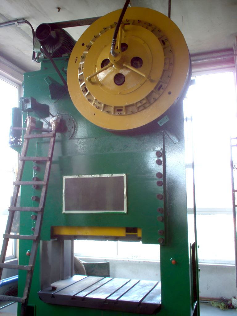 Mechanical press Ravne 630T — 630 ton