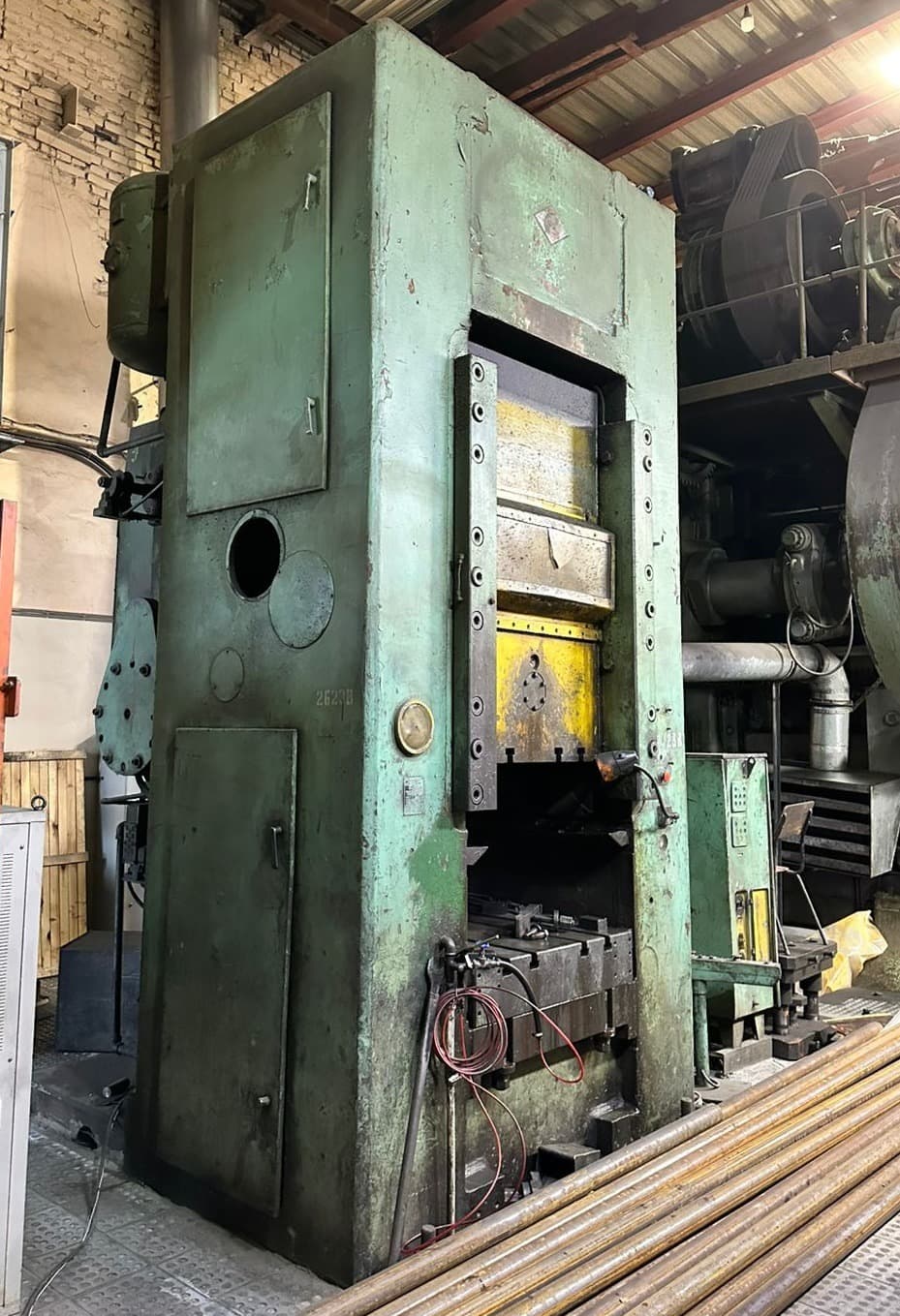 Knuckle joint press Barnaul K8342 — 1600 ton