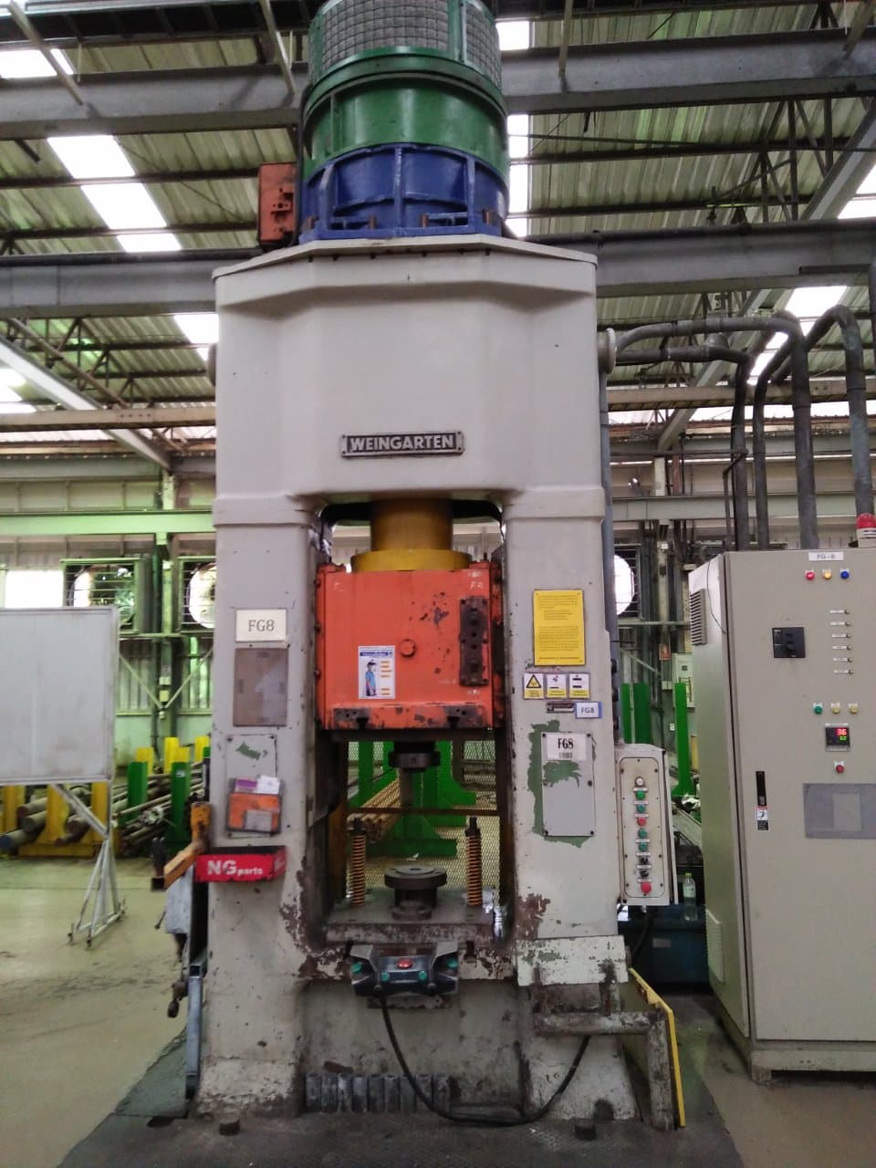 Screw press Weingarten PS 225 — 800 ton