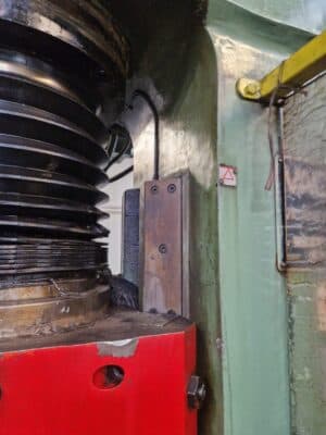 Friction screw press Vaccari BF/9P — 320 ton (Photo 2)