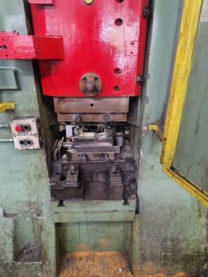 Friction screw press Vaccari BF/9P — 320 ton (Photo 3)