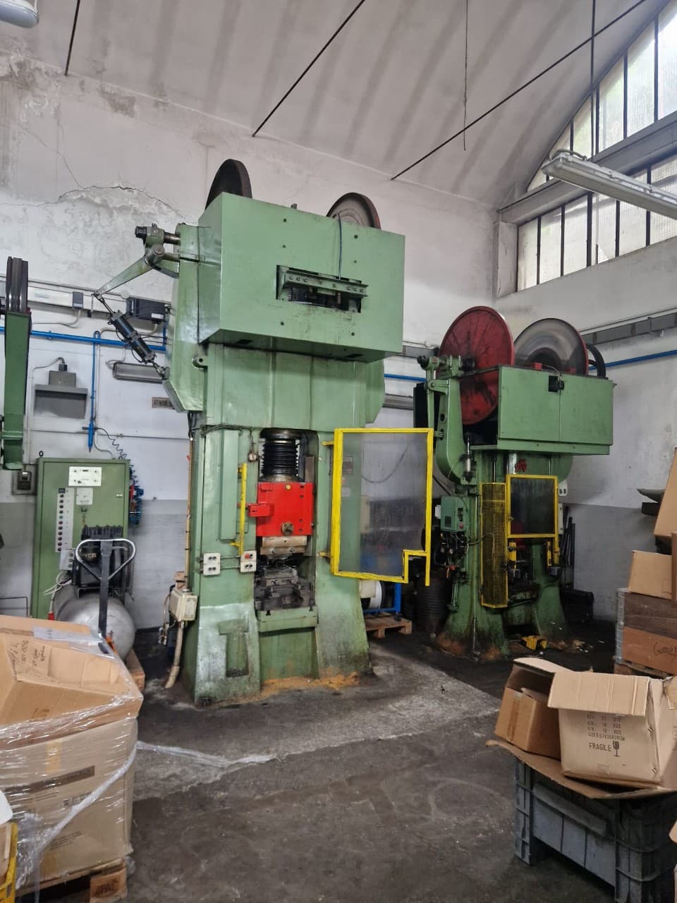 Friction screw press Vaccari BF/9P — 320 ton