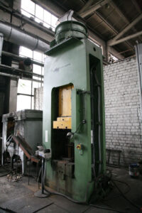 Screw press Weingarten PA 225 — 800 ton
