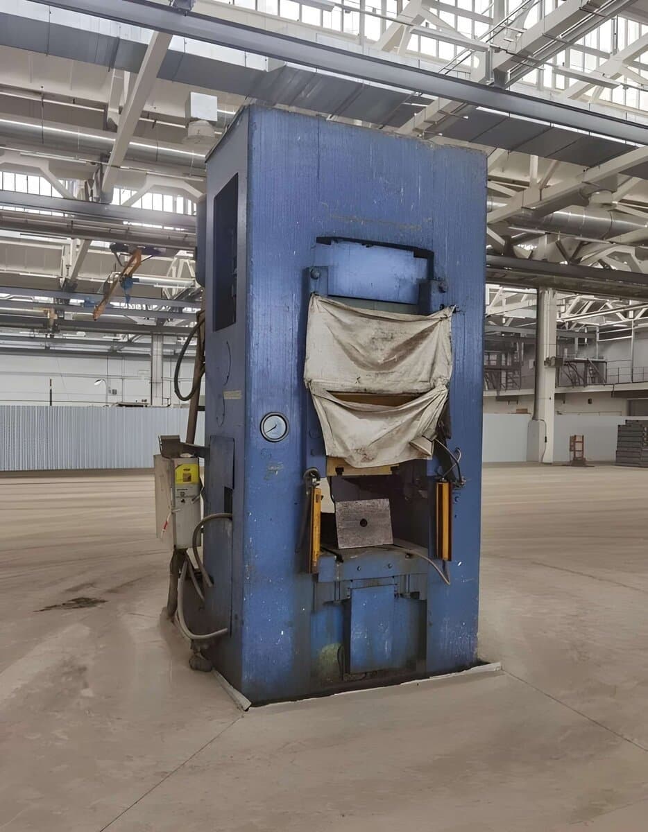Knuckle joint press Barnaul K8340 — 1000 ton