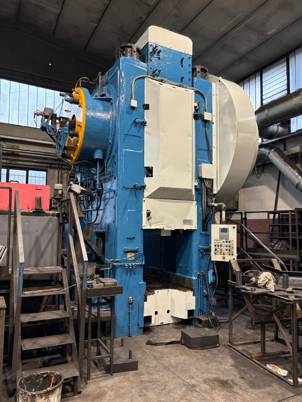 Hot forging press Eumuco SP 200 — 2000 ton