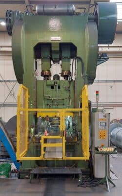 Stamping press Schuler P2E2S 315/1.25 — 315 ton (Photo 3)